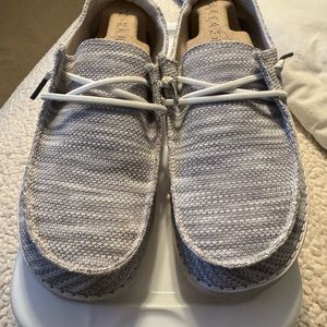 Women’s Hey dudes size 9
